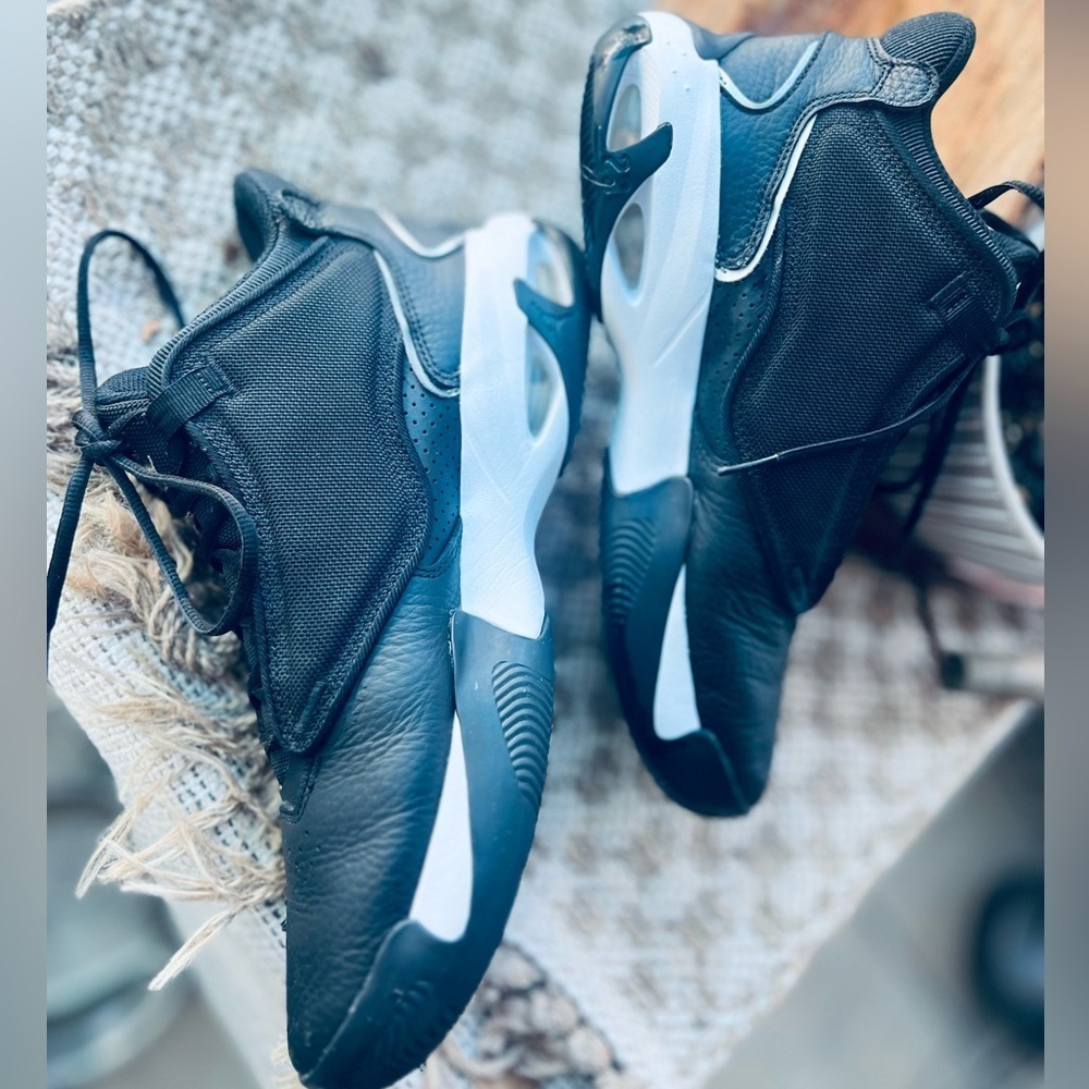 Jordan Max Aura 4 Black Metallic Silver mens size 9.5 Like new style DN3687-002 - Picture 6 of 10